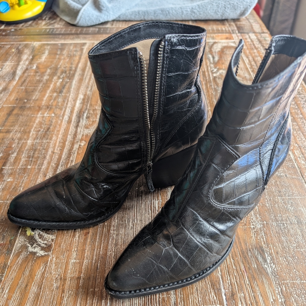 Johnston & Murphy Animal Croc Snake Embossed Leather Ankle Boot With Heel